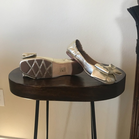 NWOT TORY BURCH LEATHER BOW SOFT GOLD FLATS - Picture 5 of 5